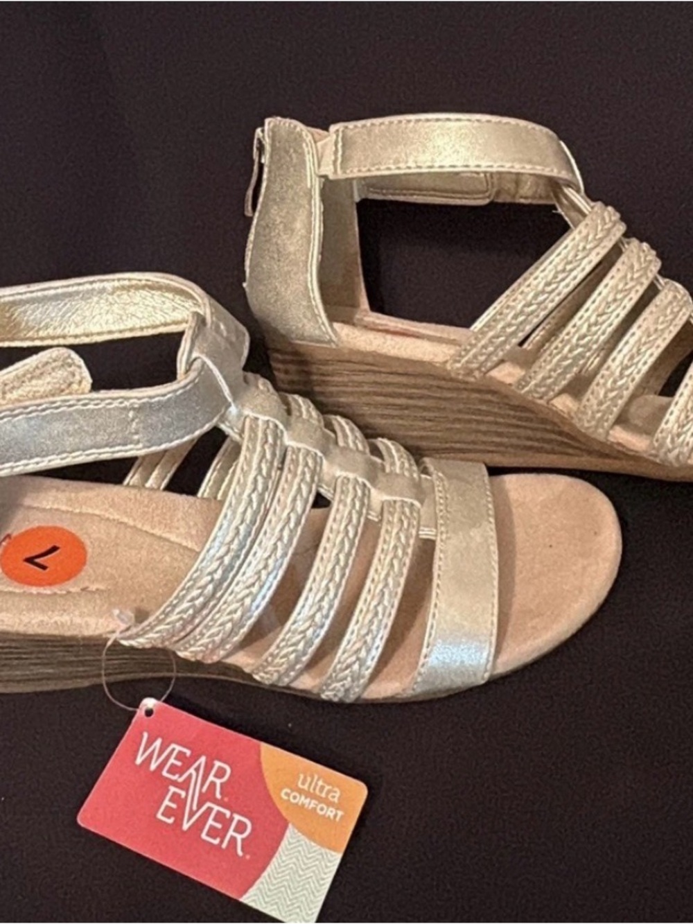 Wearever Ultra Comfort New With Tags Women’s 7 Sandal Gold Tone